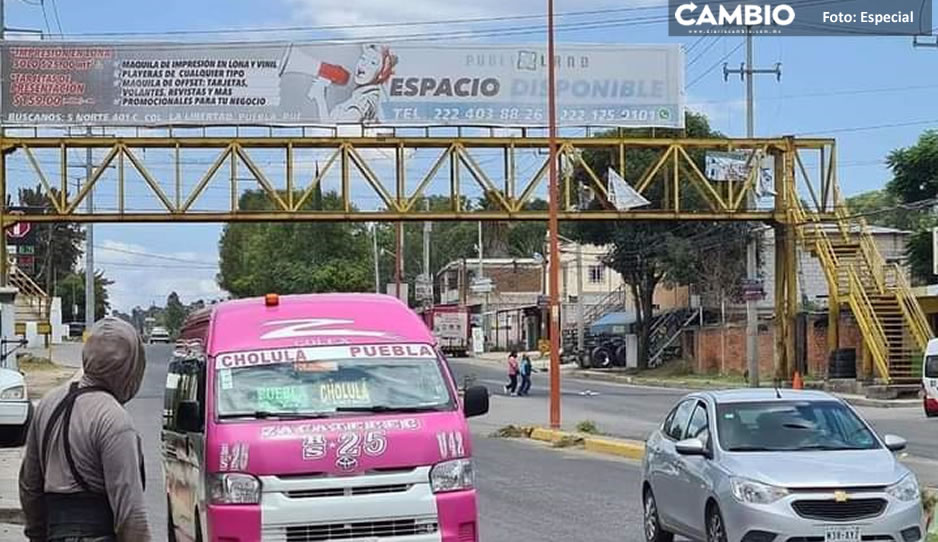 Policías evitan que mujer ebria se lanzara de puente de San Pedro Cholula