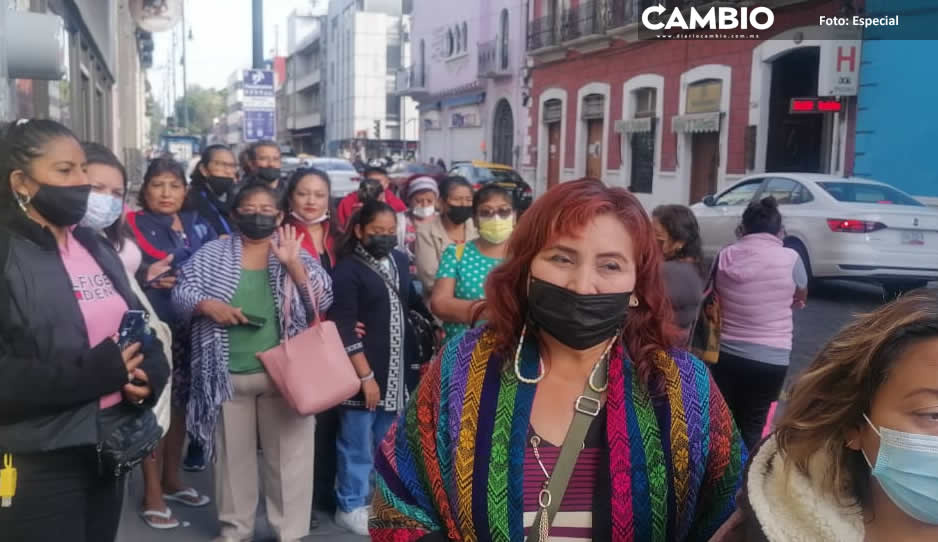 Mandan al corralón autobús de turistas por dañar bolardo en Analco; se lo llevaron con todo y maletas