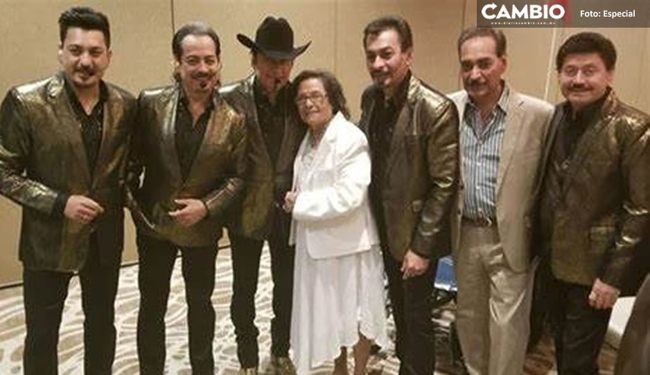 En pleno concierto, avisan a los Tigres del Norte que su mamá murió: ‘si oyen lágrimas, nos disculpan’ (VIDEO)