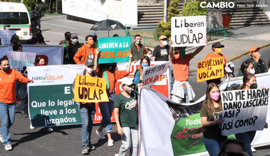 Alumnos de la Udlap protestan frente a Casa Aguayo, exigen que liberen su campus (VIDEO)