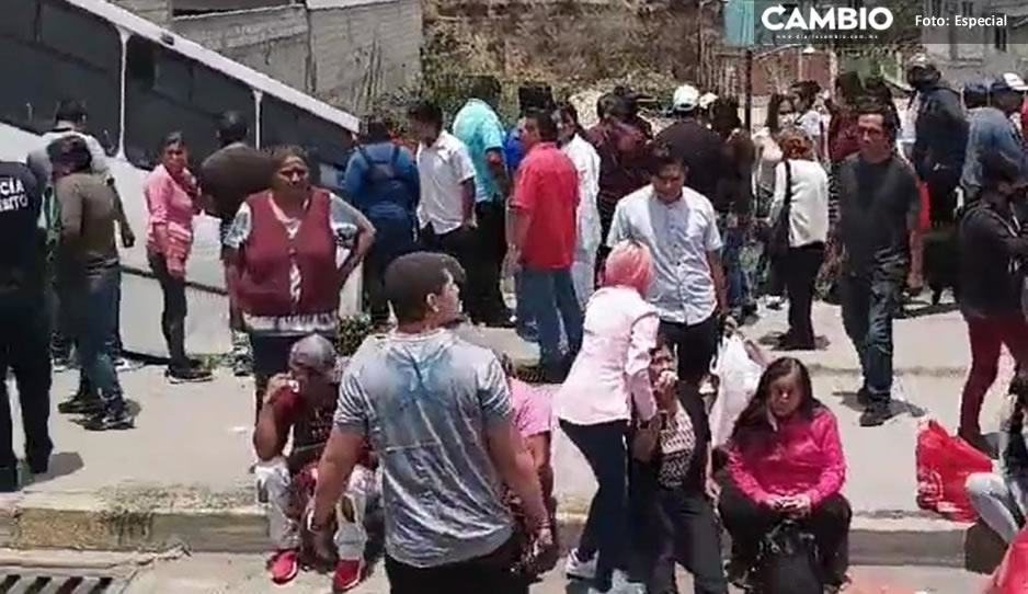 Ruta 86 cae a barranca en la Puebla-Tehuacán; hay varios lesionados (VIDEO)