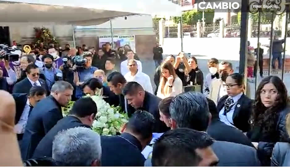 Llegan los restos de Barbosa a la catedral de Tehuacán para oficiar misa de cuerpo presente (VIDEO)