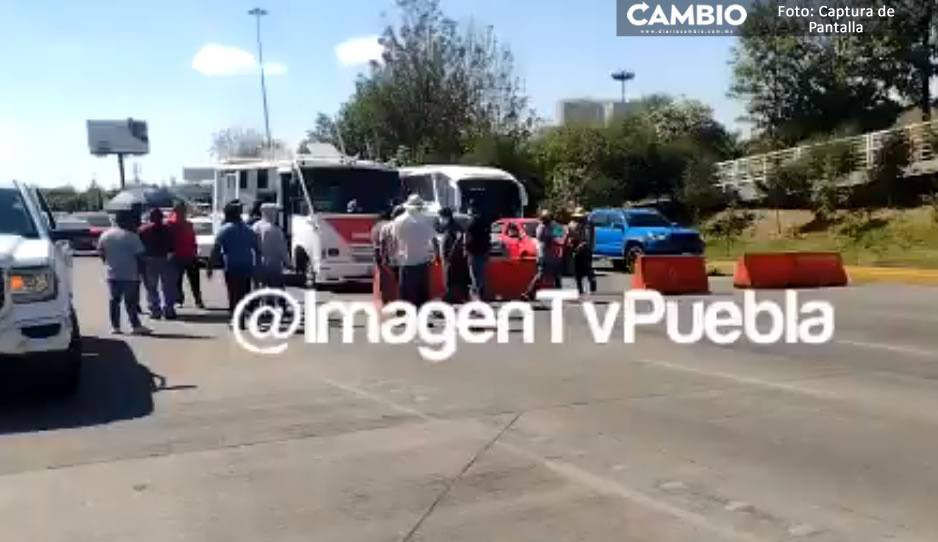 ¡Toma vías alternas! Manifestantes cierran la Vía Atlixcáyotl; piden regular autos chocolate (VIDEO)
