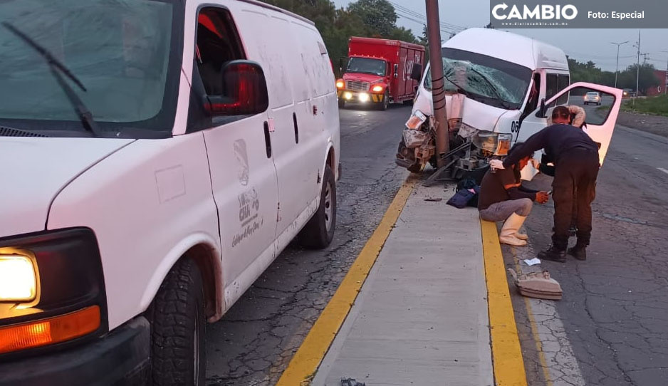 Un aparatoso choque deja daños materiales en la carretera estatal Tecamachalco Cañada de Morelos