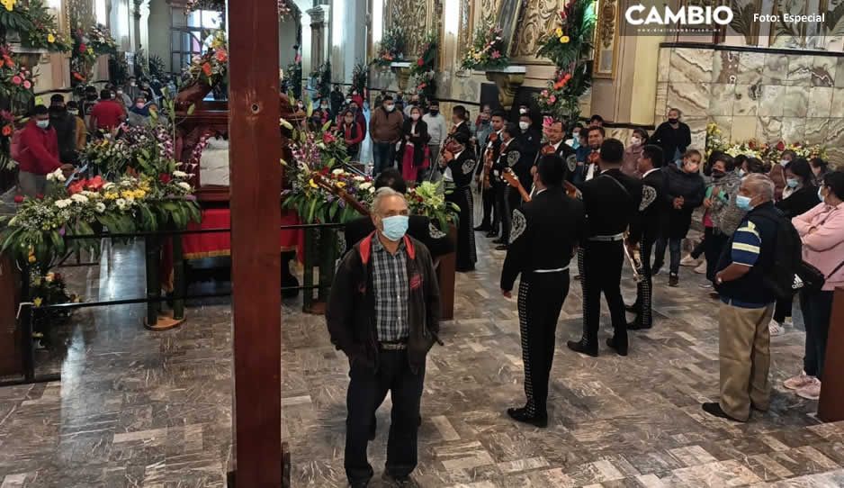 Peregrinos visitan al Señor del Calvario de Tlacotepec