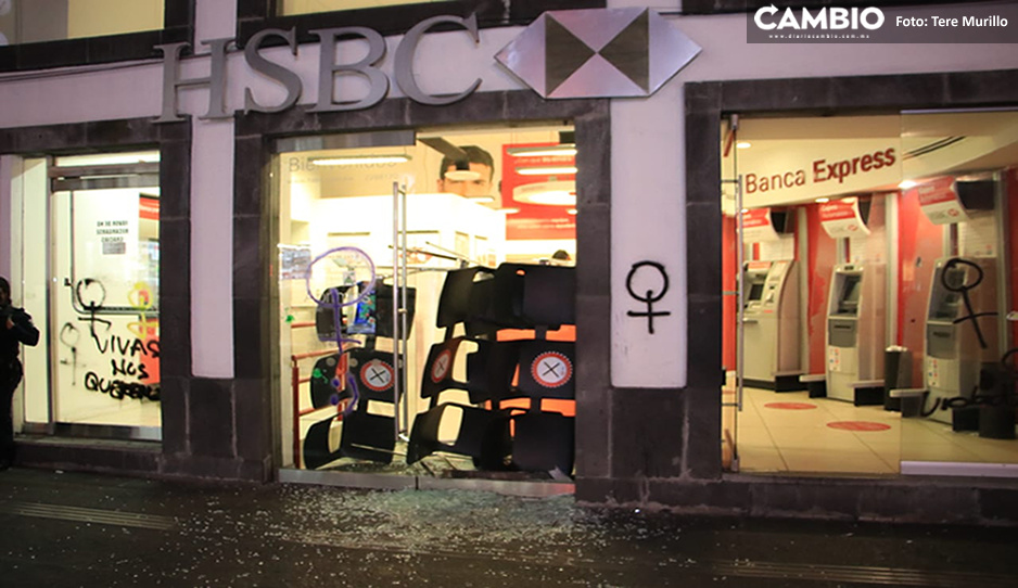 Feministas destrozan HSBC del Centro y vandalizan establecimientos (FOTOS y VIDEO)