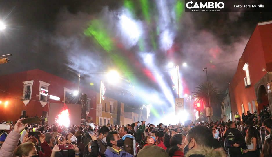 Poblanos celebran con folclor y patriotismo el primer Grito de Independencia en Casa Aguayo (VIDEOS)