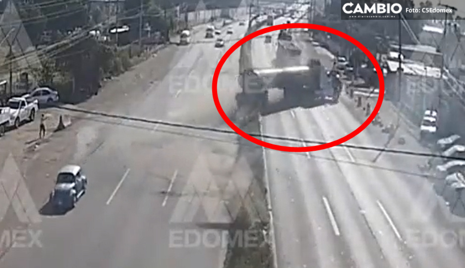 VIDEO: Captan momento exacto de brutal accidente de tráiler en Ecatepec