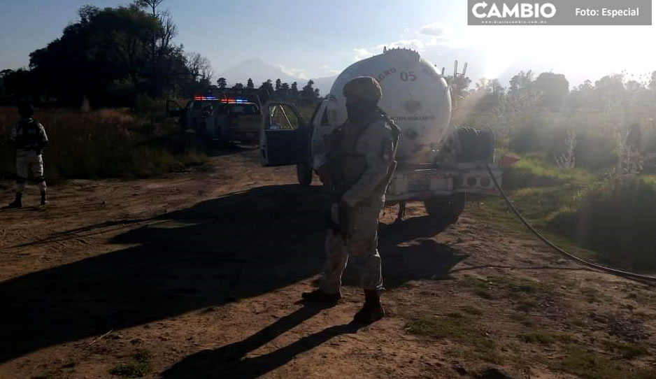 Huachigaseros dejan conectada pipa de gas a toma clandestina en San Salvador El Verde