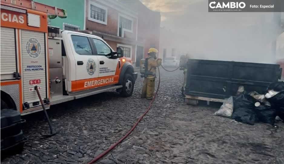 Arde en llamas contenedor de basura en Barrio de Analco