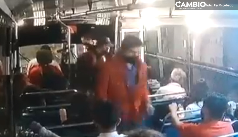 VIDEO: Captan momento en que rateros encañonan y atracan a pasajeros de la Ruta 19