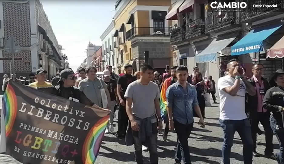 Comunidad LGBT de diferentes estados marcha en las calles Puebla; exigen igualdad de derechos (VIDEO)