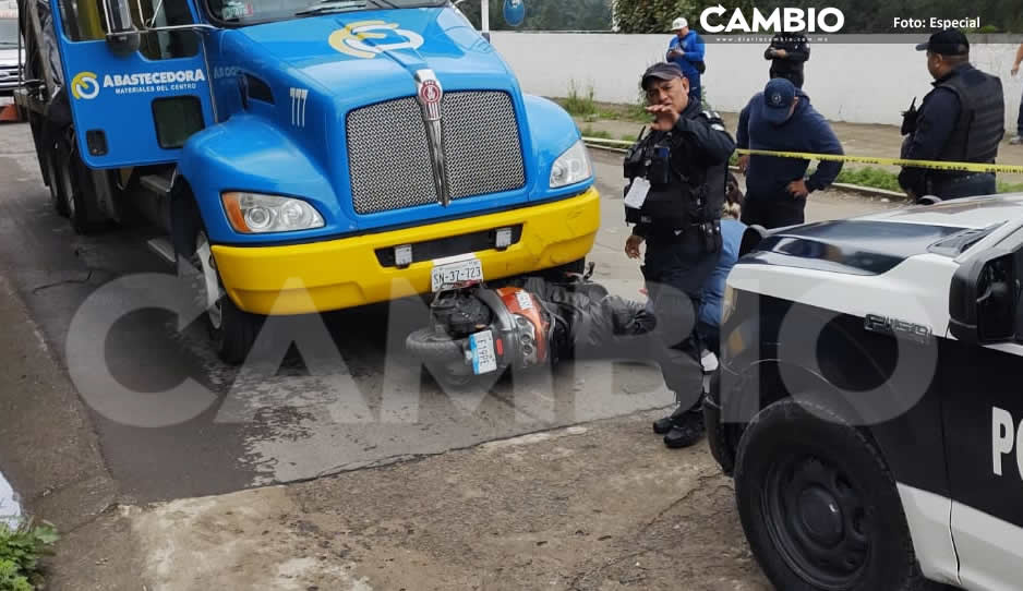 Motociclista es embestido por camión de carca en la carretera estatal La Misma Idea-Aire Libre