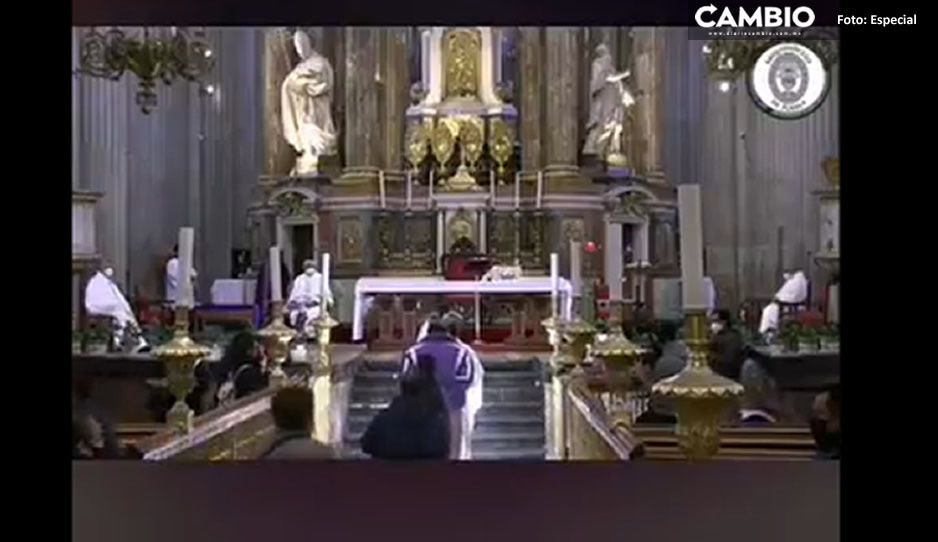 Espolvorean ceniza este miércoles en la Catedral de Puebla (VIDEO)