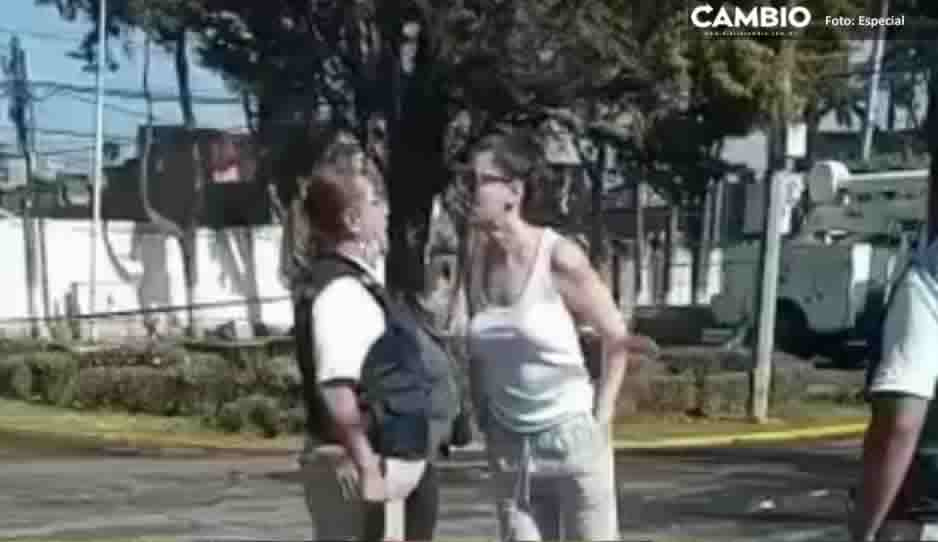 #LadyEscupitajo: Mujer fifí agrede y escupe a guardia de seguridad por no dejarla pasar (VIDEO)