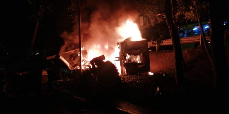 Tráiler arde en llamas sobre la autopista Puebla-Córdoba (FOTOS)