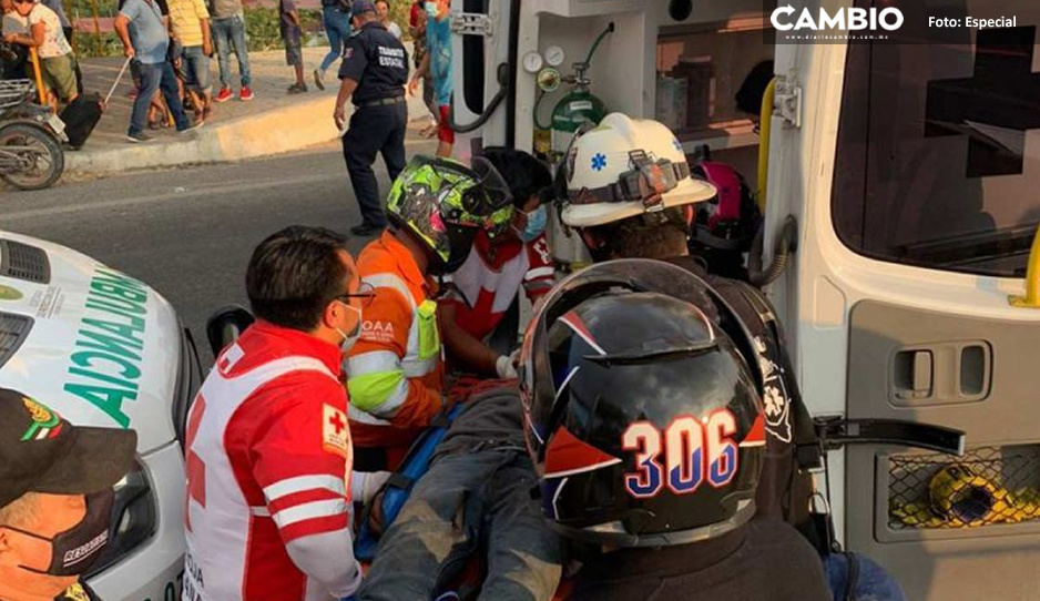 VIDEO: Así suben a las ambulancias a los más de 60 migrantes heridos en Chiapas