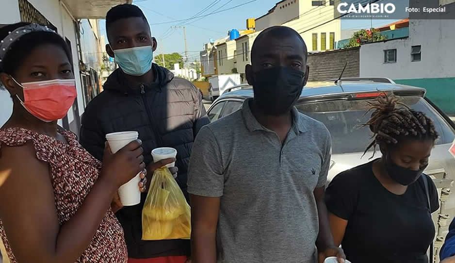 Haitianos se quedan varados en Puebla; piden comida y monedas para poder llegar a EU
