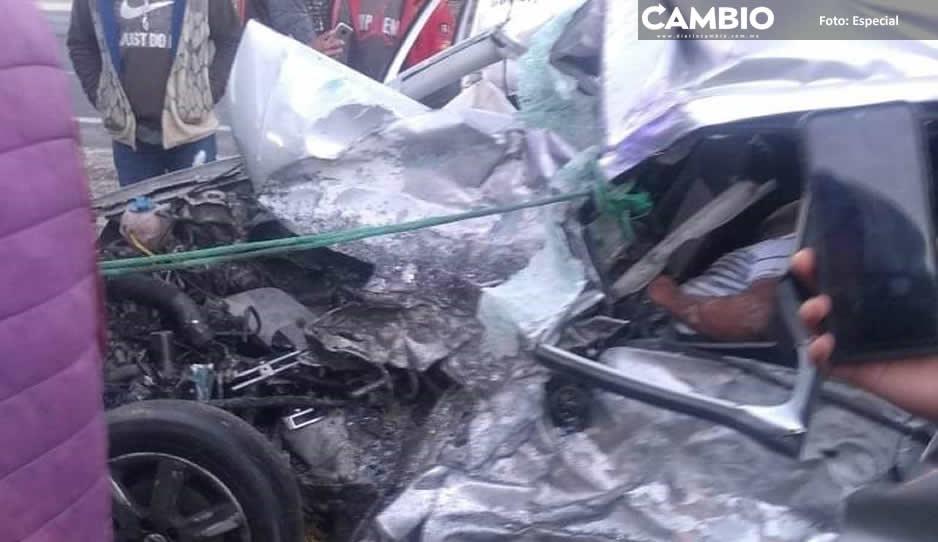 Joven muere al quedar prensado en su auto por choque en la carretera federal San Hipólito-Vía Xalapa