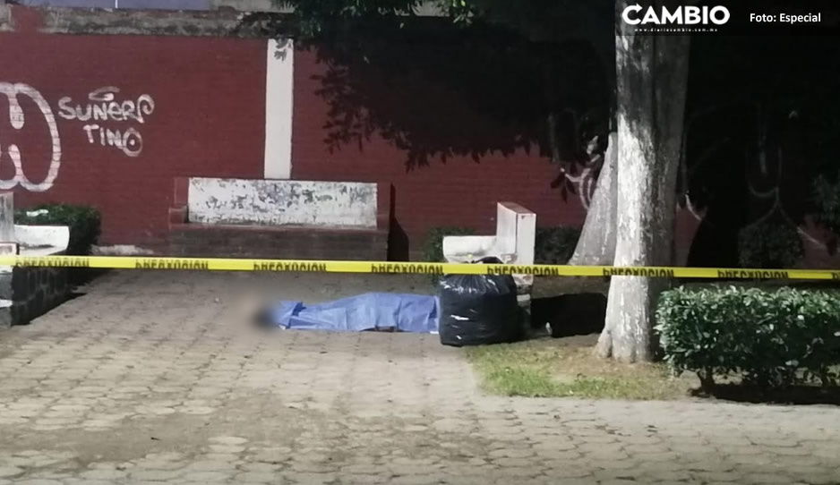 Hallan a borrachín muerto en el parque de la 9 Sur en San Pedro Cholula