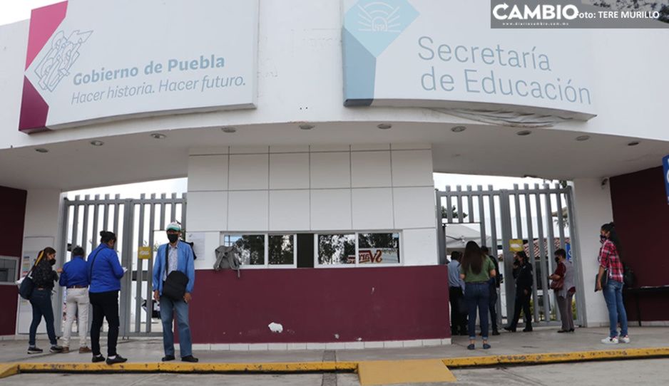 Maestra con síntomas de COVID provoca desalojo en la SEP; temen contagiadero (VIDEO)