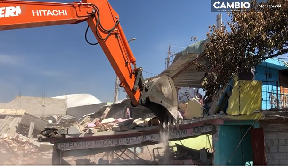 Infraestructura inicia con la demolición de casas colapsadas tras explosión en Xochimehuacan (VIDEO)