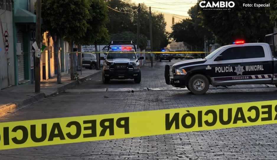 Atacan a balazos camioneta con reporte de robo en Tehuacán; hay un muerto y un herido