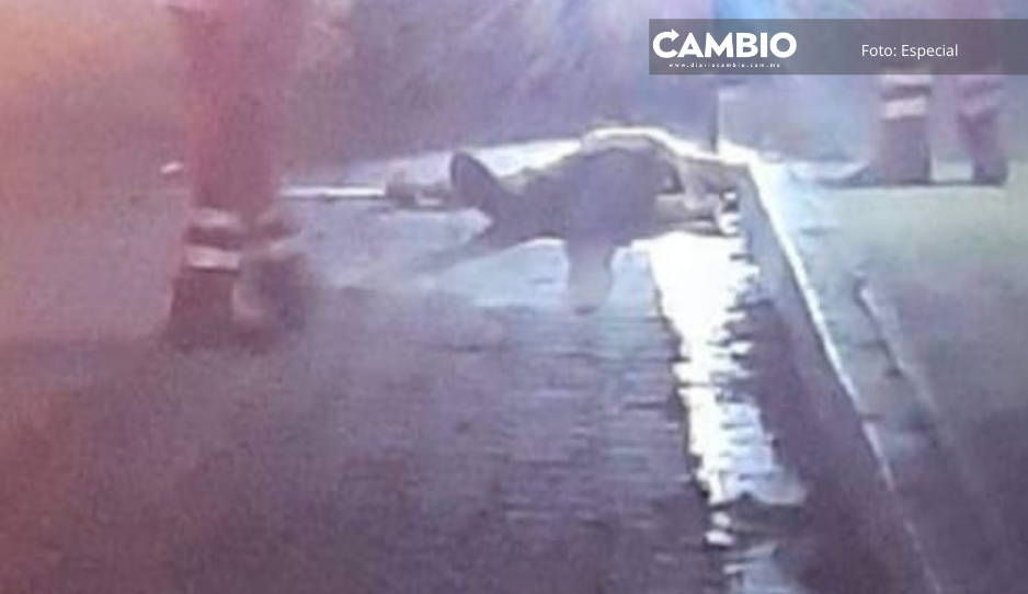 Lo apuñalan en el cuello y muere desangrado en medio de la calle en Tehuacán