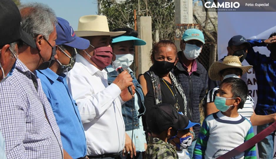 Mario de la Rosa entrega obra de red de Agua Potable en Amozoc