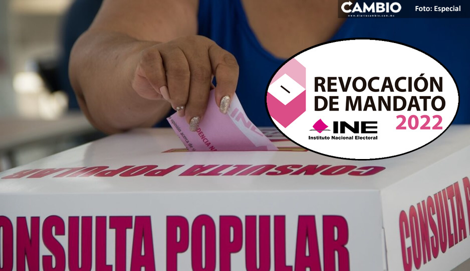 INE entrega papelería a juntas distritales de Puebla para la consulta de Revocación de Mandato