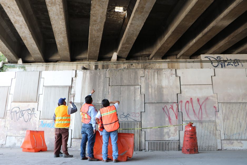 Infraestructura atiende mega bache en puente de la México-Puebla