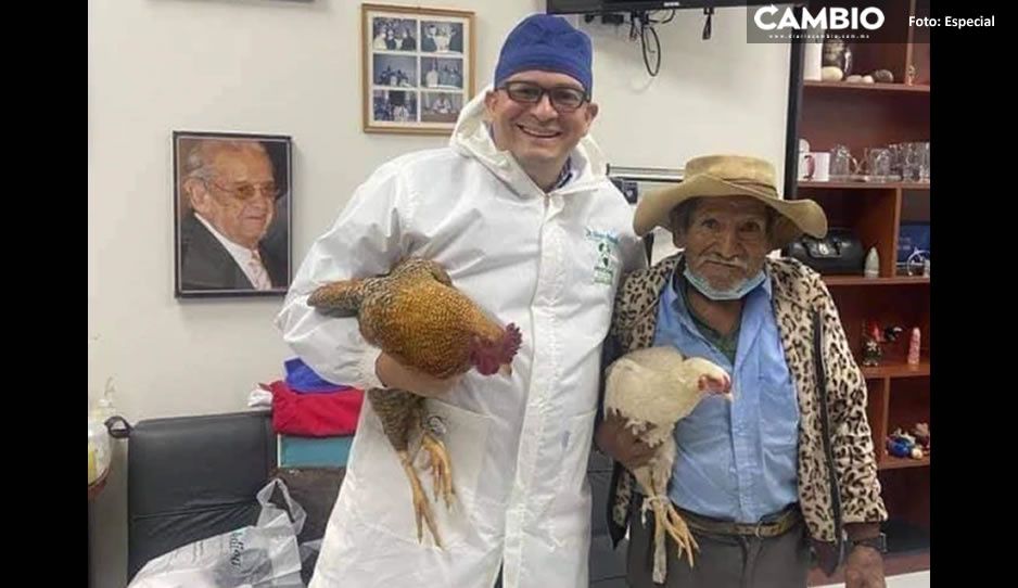 Abuelito paga con dos gallinas para que lo operen y se hace viral