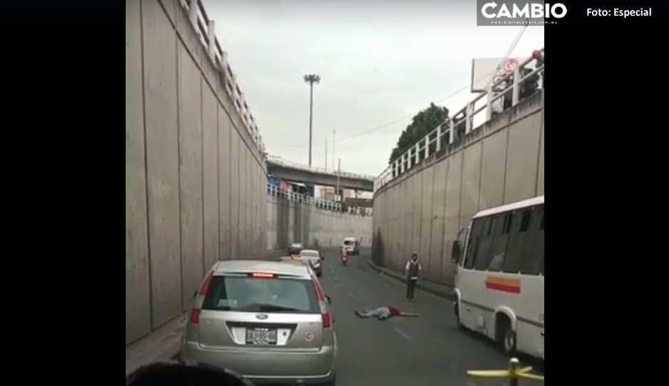 FUERTE VIDEO: se avienta del puente de la CAPU y logra sobrevivir