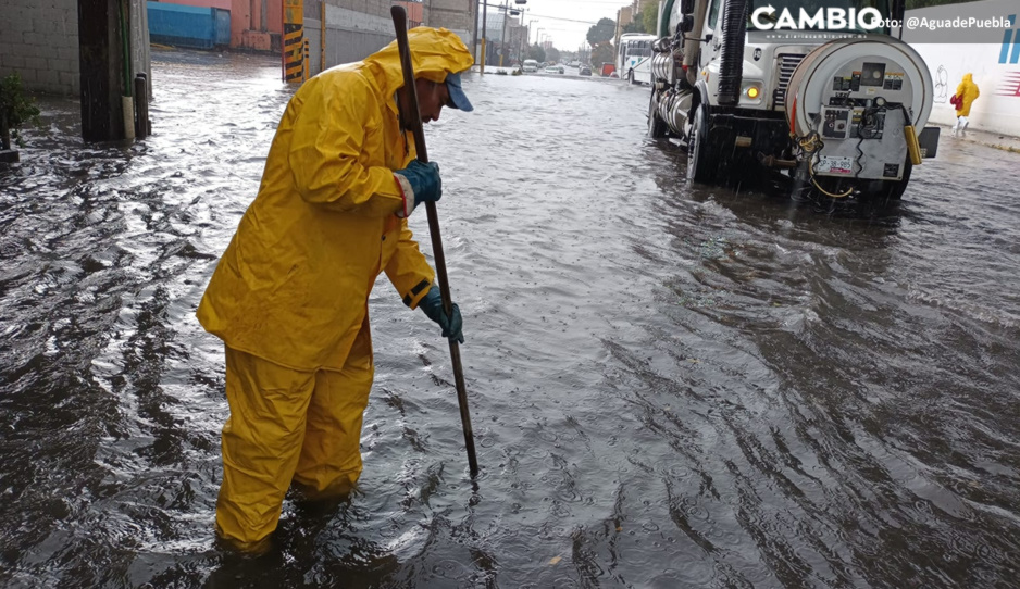 Fuerte lluvia inunda calles y pone a correr a los poblanos (FOTOS y VIDEO)