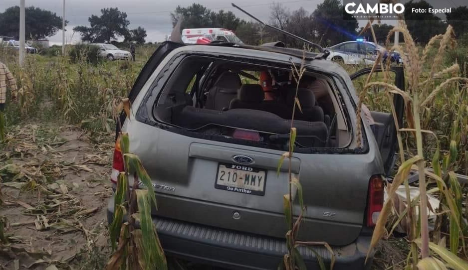 Vuelca camioneta y deja dos heridos en Tlachichuca