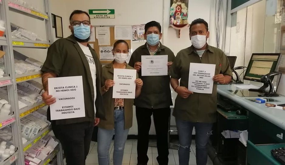 Personal médico y trabajadores del IMSS en Puebla exigen ser vacunados vs el COVID