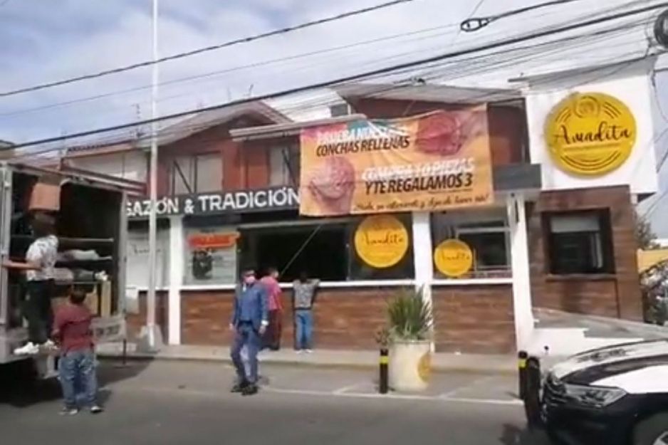 Desalojan restaurante &quot;Amandita, Antojitos Veracruzanos&quot; por no poder pagar la renta (VIDEO)