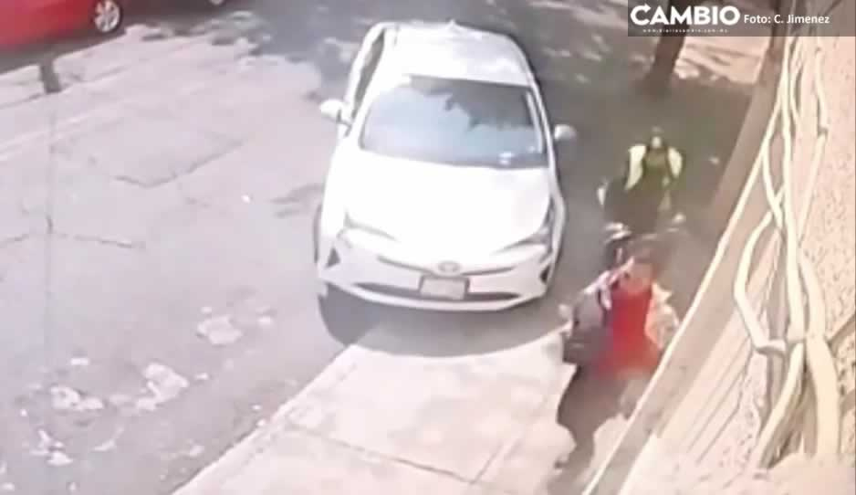 VIDEO: Valiente policía persigue y captura a ladrón de autopartes en la Narvarte