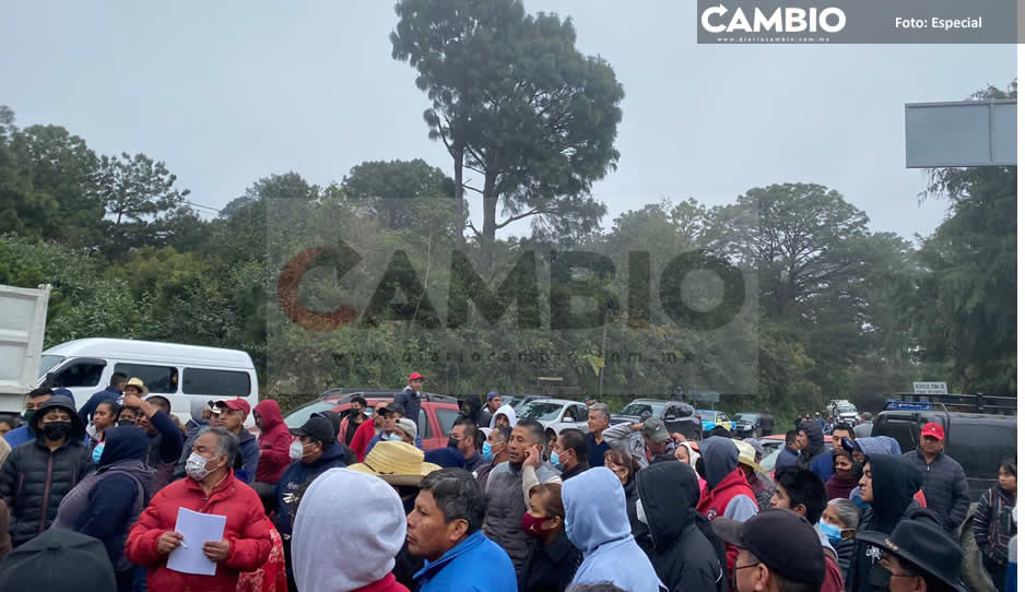 Por más de 7 horas pobladores de Huahuaxtla cierran carretera Zacapoaxtla- Cuetzalan