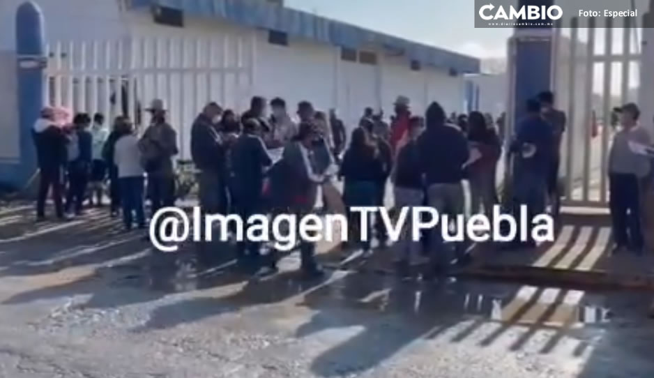 Poblanos rezagados &quot;desairan&quot; jornada de vacunación en Hospital General del Norte y Sur (VIDEO)