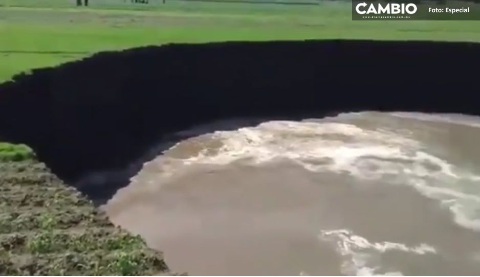 VIDEO: Fuerte &#039;oleaje&#039; en el socavón alerta a vecinos; temen que sus casas sean devoradas