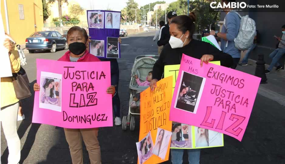 Se manifiestan familiares de Liz Domínguez en Casa Aguayo; exigen justicia por su asesinato