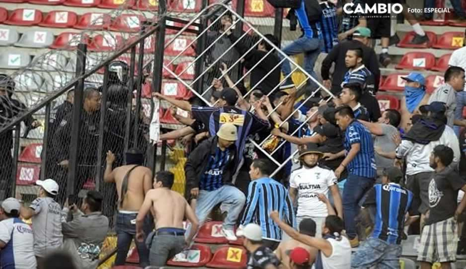 ¡Le jaló las orejas! Mamá entrega a su hijo que participó en la barbarie de La Corregidora