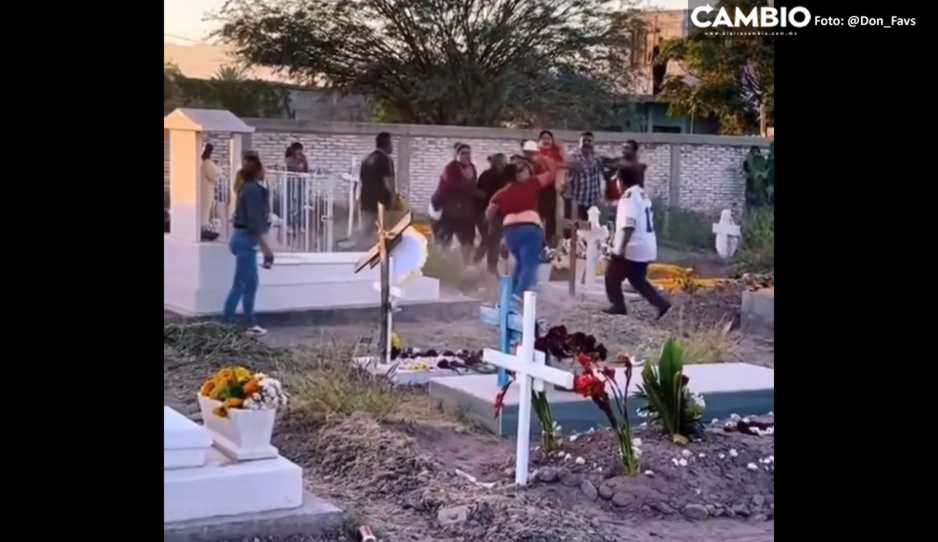 ¡Hasta con piedras! Familia se pelea por los terrenos en el panteón (VIDEO)