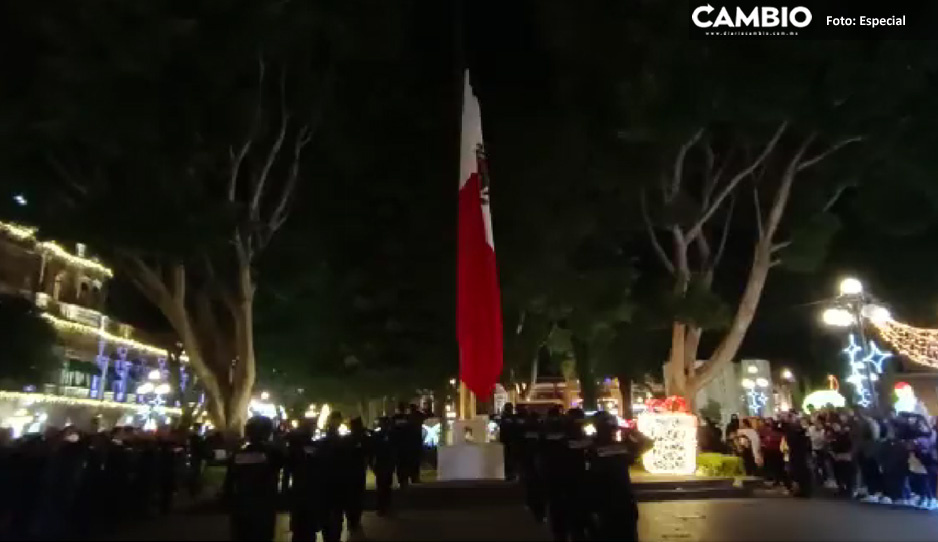 Gobierno municipal izó la bandera del Zócalo de Puebla a media asta en honor a Barbosa (VIDEO)