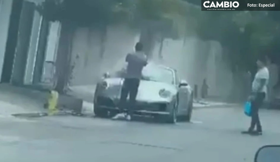 VIDEO: En plena crisis del agua, joven lava su Porsche a manguerazos en Nuevo León