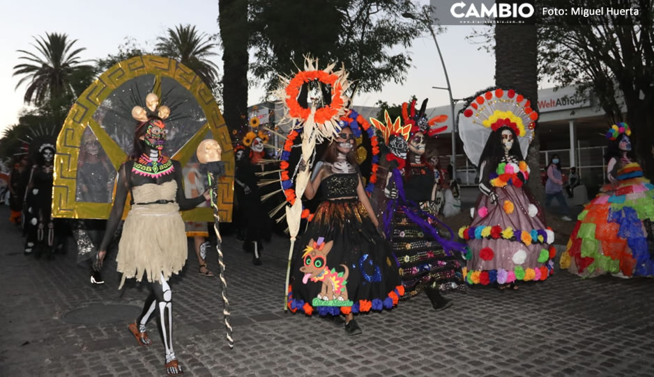 FOTOS Y VIDEOS: ¡Luces, música y colores! Así se vivió el Desfile de las Calaveras en Puebla