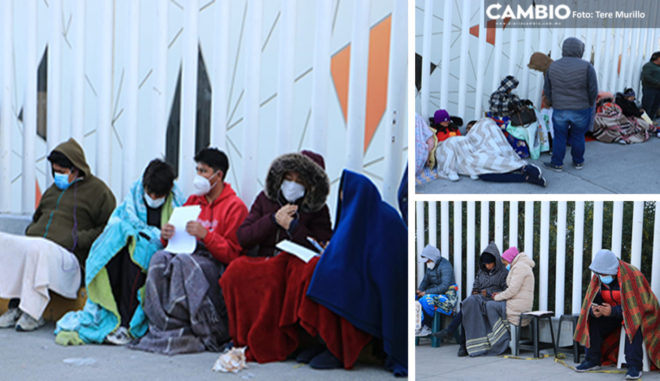 Poblanos duermen afuera del Centro Expositor para recibir vacuna vs COVID (FOTOS y VIDEO)