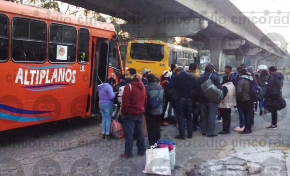 Atracan a balazos ruta Altiplano cerca de la Volkswagen; hay dos pasajeros heridos (IMÁGENES SENSIBLES)