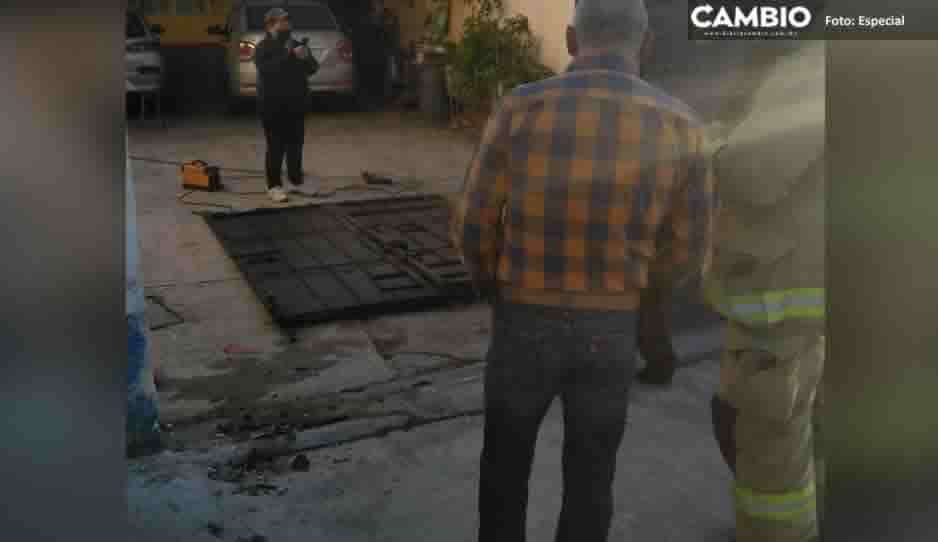 Pierde el control del auto y se estrella vs portón de casa en Joaquín Colombres